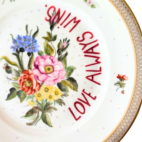 Wandteller LOVE ALWAYS WINS