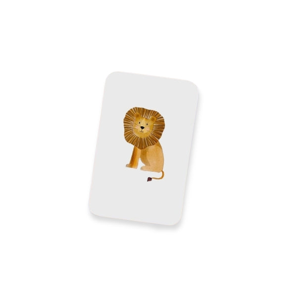 Minikarte „Löwe“ von One in a Melon mit illustriertem sitzendem Löwen, Visitenkartenformat