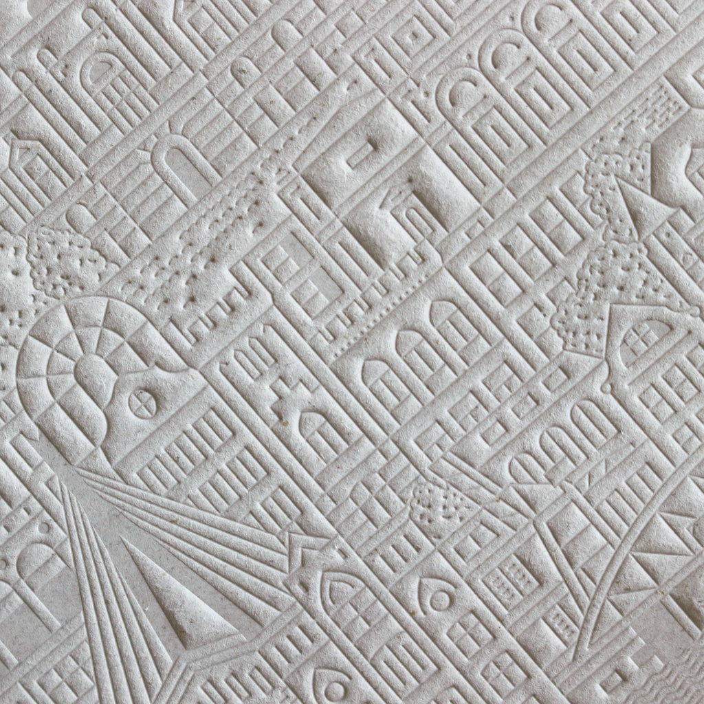 Notizbuch Berlin in Betongrau von The City Works mit handgeprägtem Stadtmotiv auf dem Cover