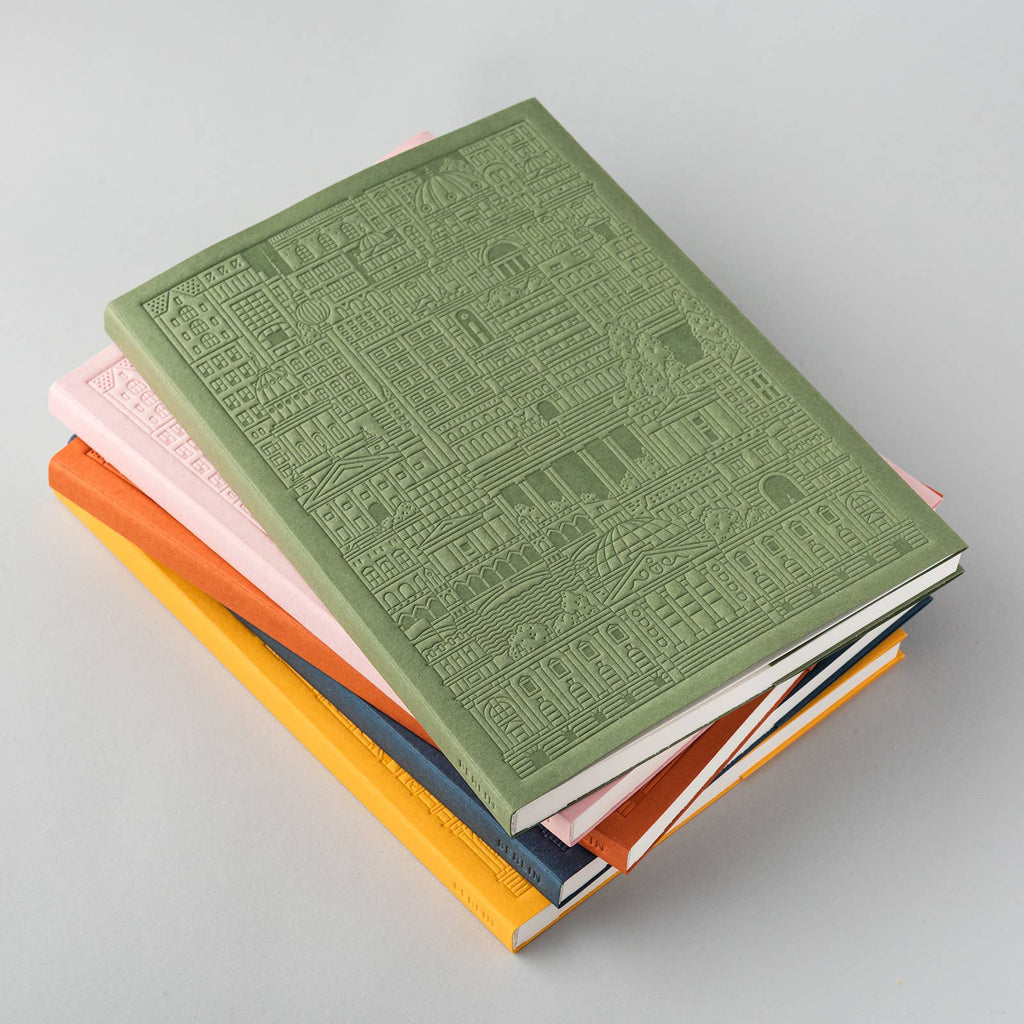 Notizbuch für Städte von The City Works mit handgeprägtem Stadtmotiv auf dem Cover