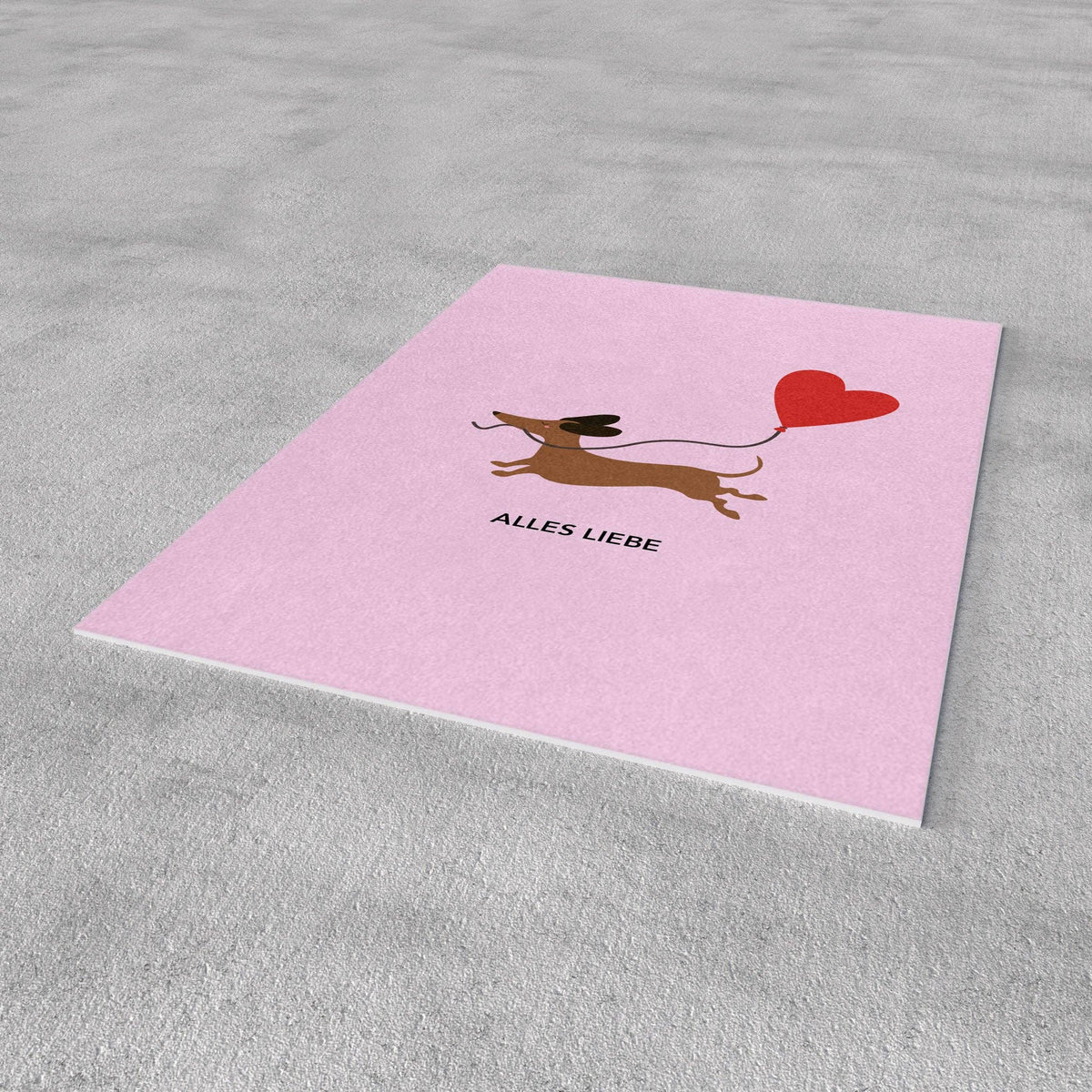 Postkarte „Alles Liebe“ mit illustriertem Dackel und Herzluftballon von Naturbedacht, Detail