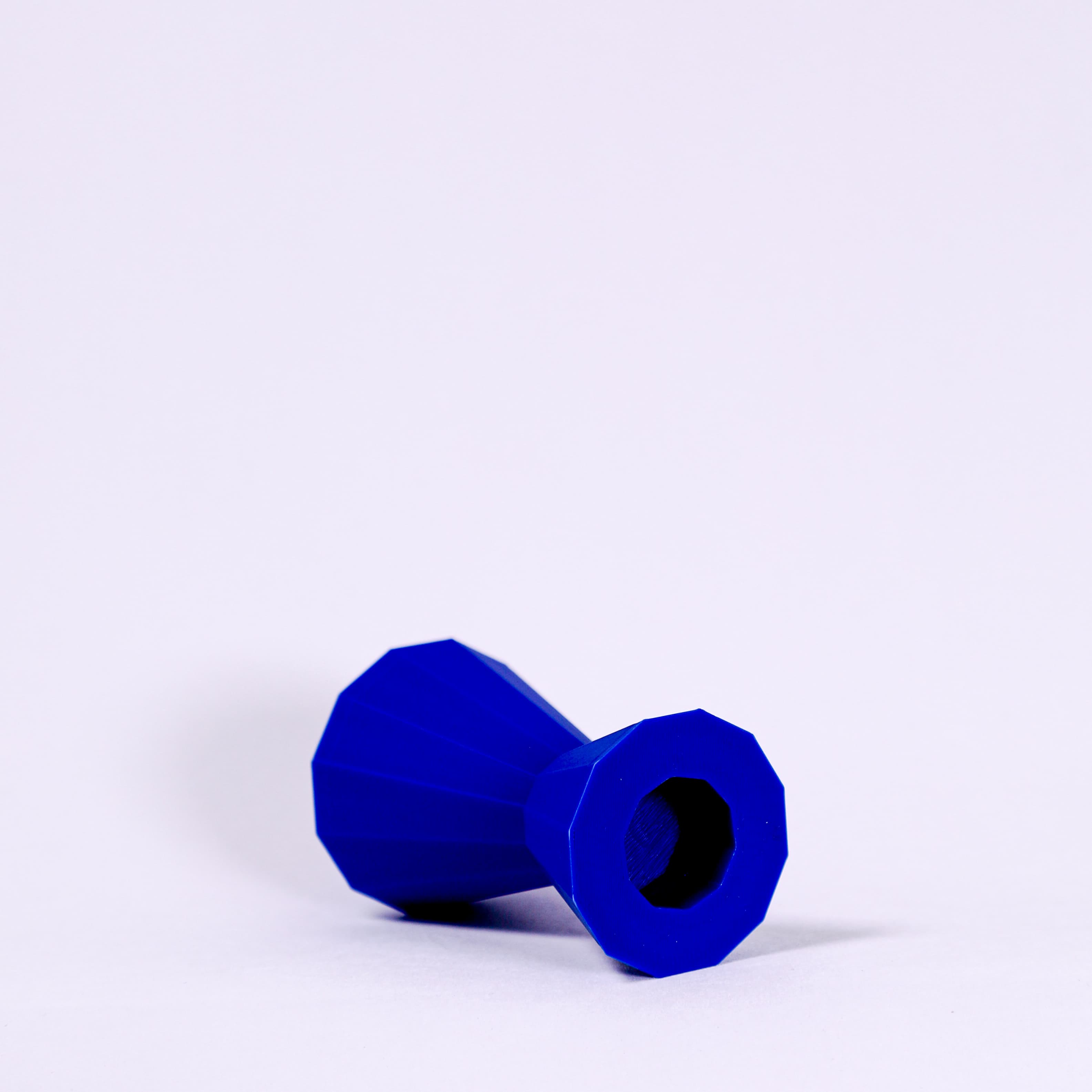 ANIS Kerzenhalter - SPINE - blau