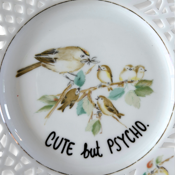 Vintage Wandteller "CUTE BUT PSYCHO" | Upcycling Unikat | 19 cm