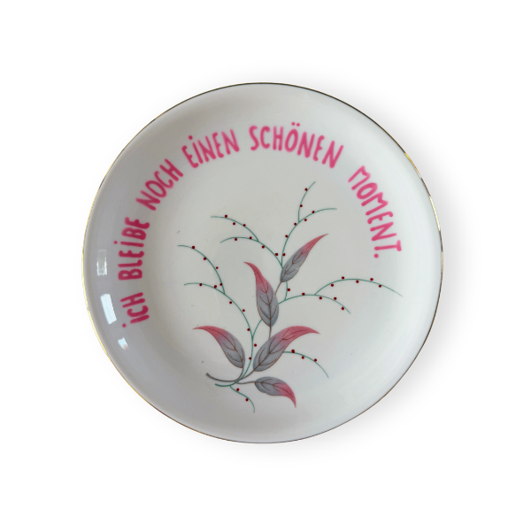 Vintage Wandteller "ICH BLEIBE NOCH EINEN SCHÖNEN MOMENT." | Upcycling Unikat | 19,5 cm