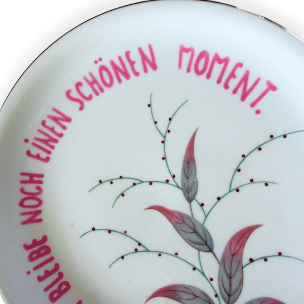 Vintage Wandteller "ICH BLEIBE NOCH EINEN SCHÖNEN MOMENT." | Upcycling Unikat | 19,5 cm