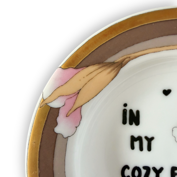 Vintage Mini-Wandteller "IN MY COZY ERA" | Upcycling Unikat | 13 cm