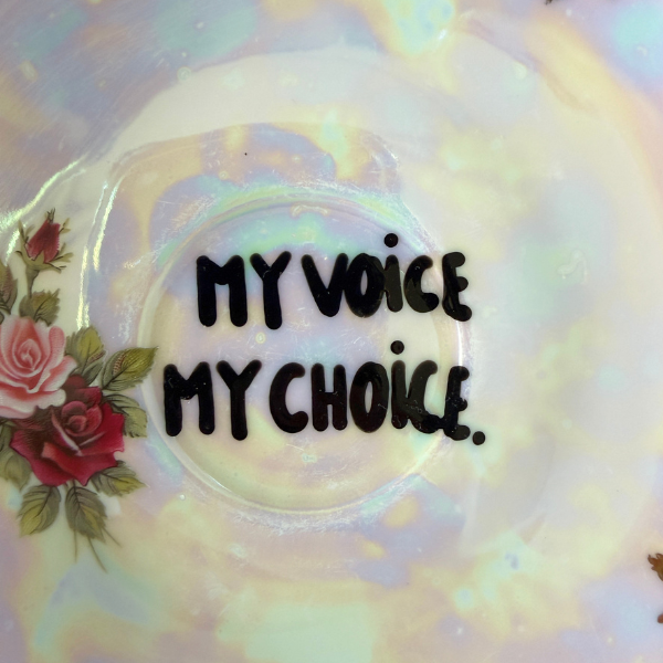 Vintage Wandteller "MY VOICE, MY CHOICE" | Upcycling Unikat | 13,5 cm
