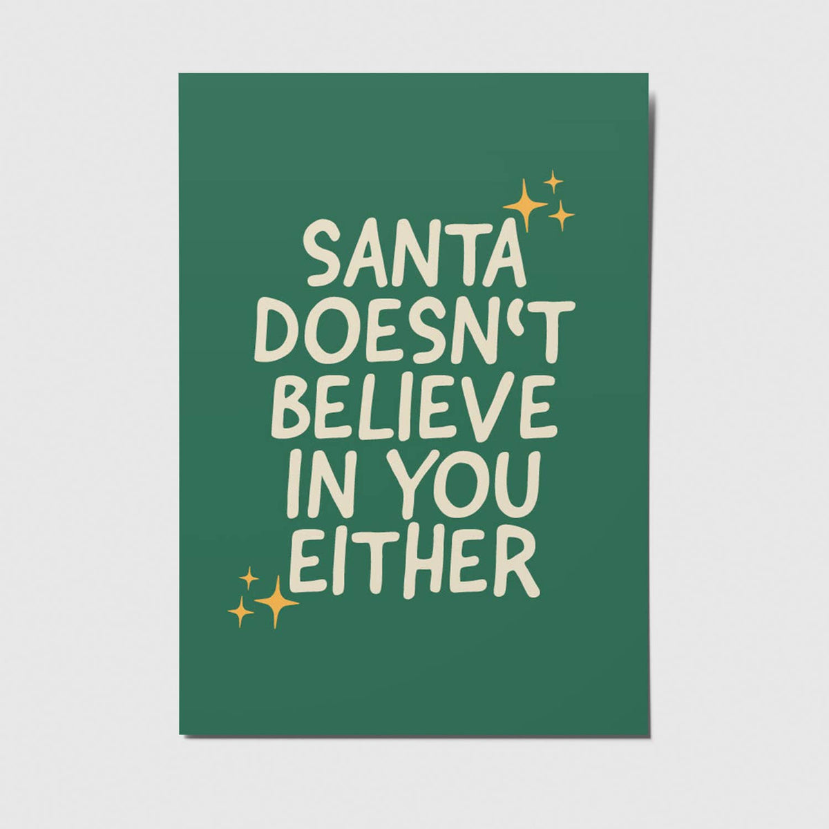 Lustige Weihnachtspostkarte von Studio Mirabella mit dem Spruch „Santa doesn't believe in you either“